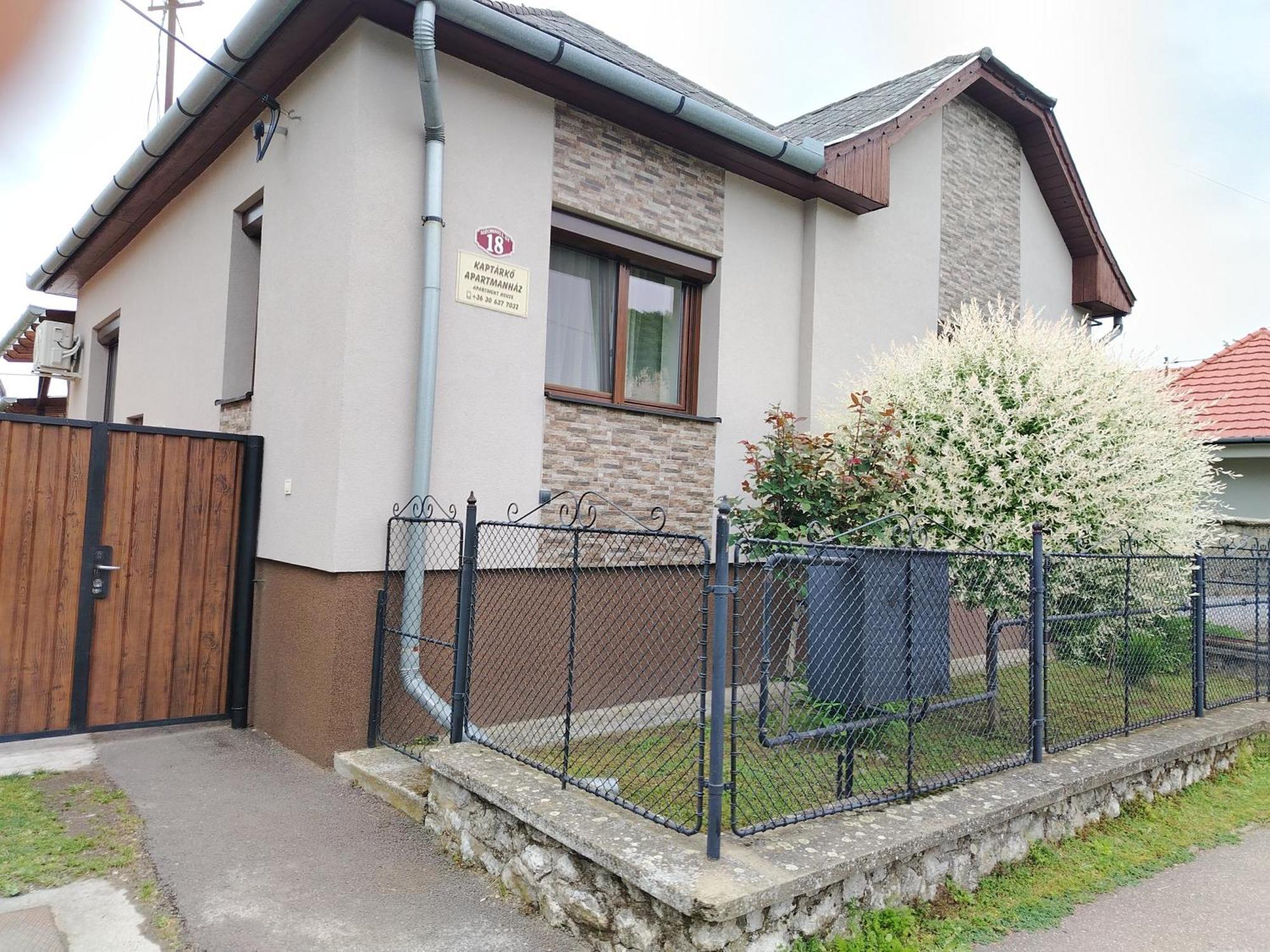 Kaptarko Apartmanhaz Демьен Экстерьер фото